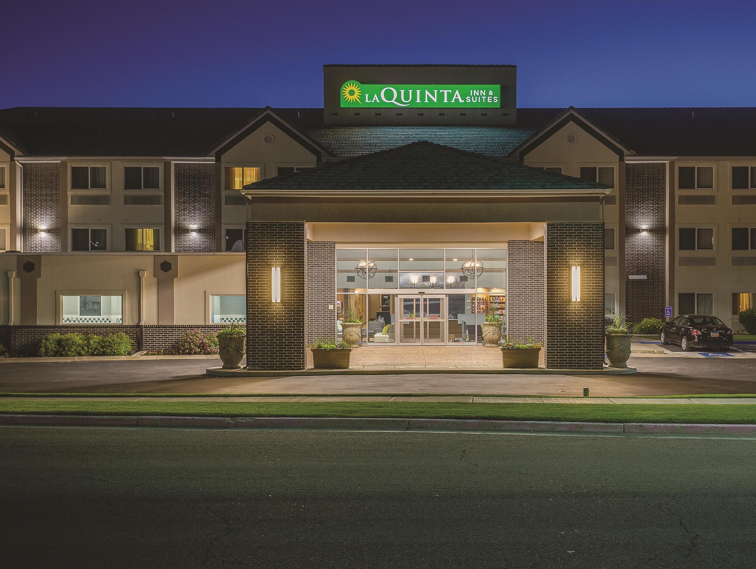 La Quinta By Wyndham Logan Hotel Buitenkant foto