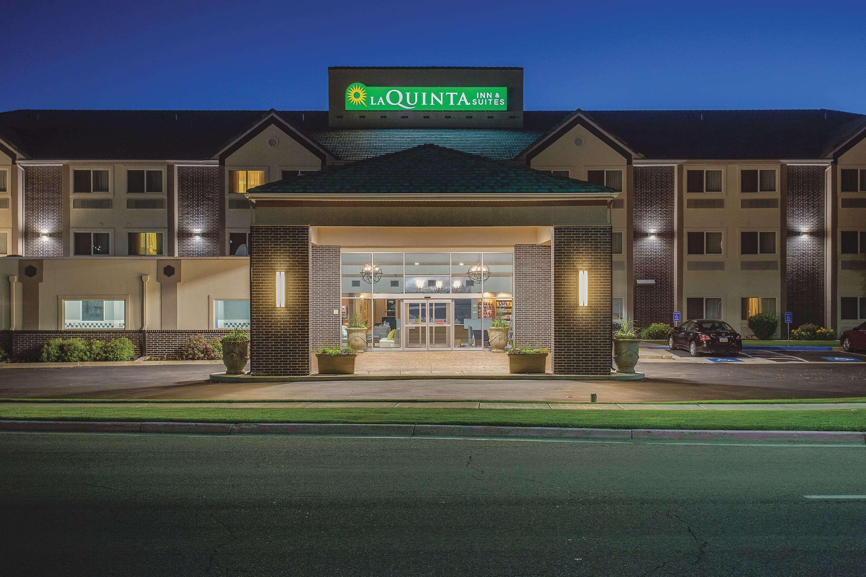 La Quinta By Wyndham Logan Hotel Buitenkant foto